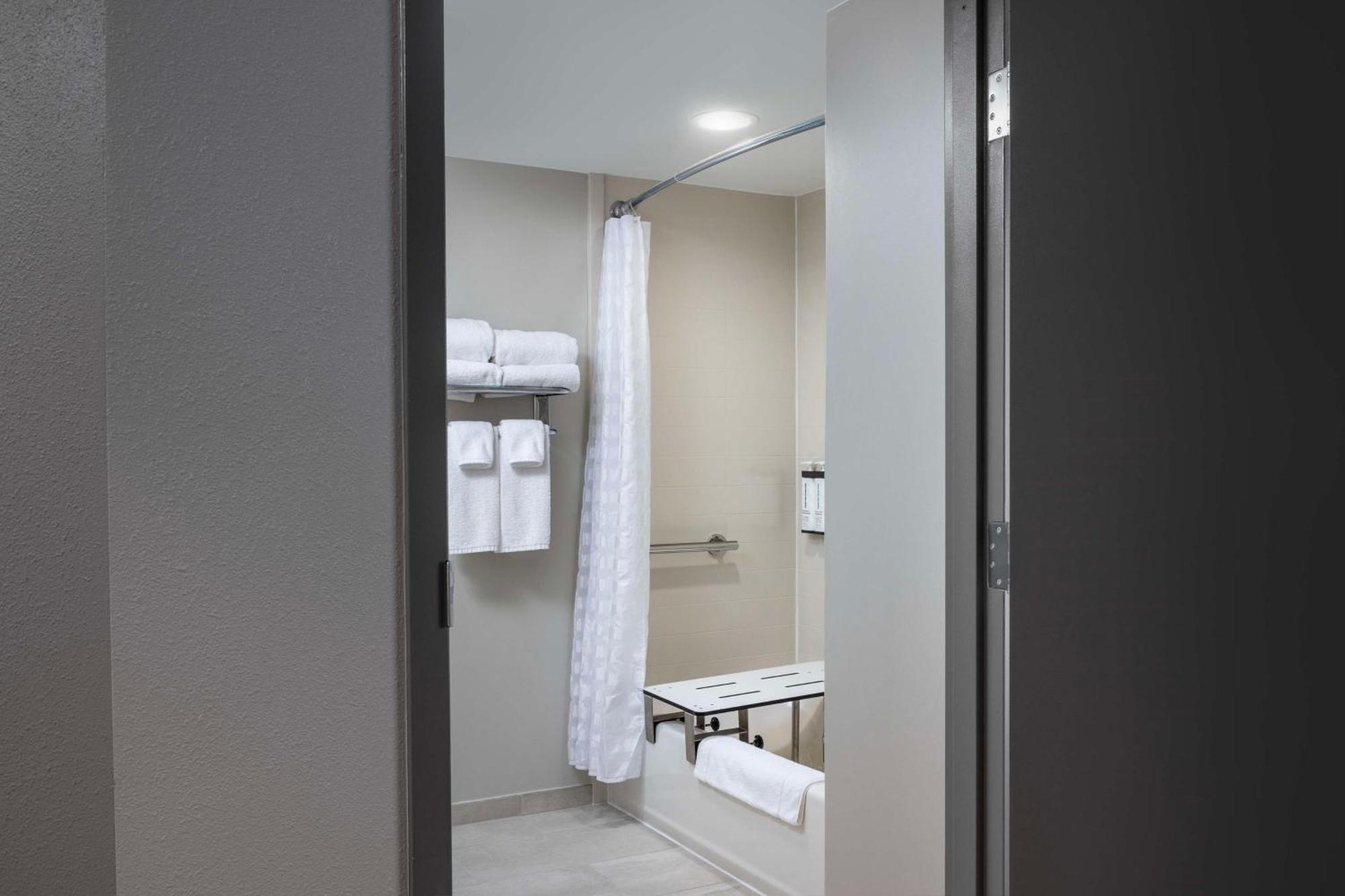 Hyatt Place Dallas North By The Galleria Адисън Екстериор снимка