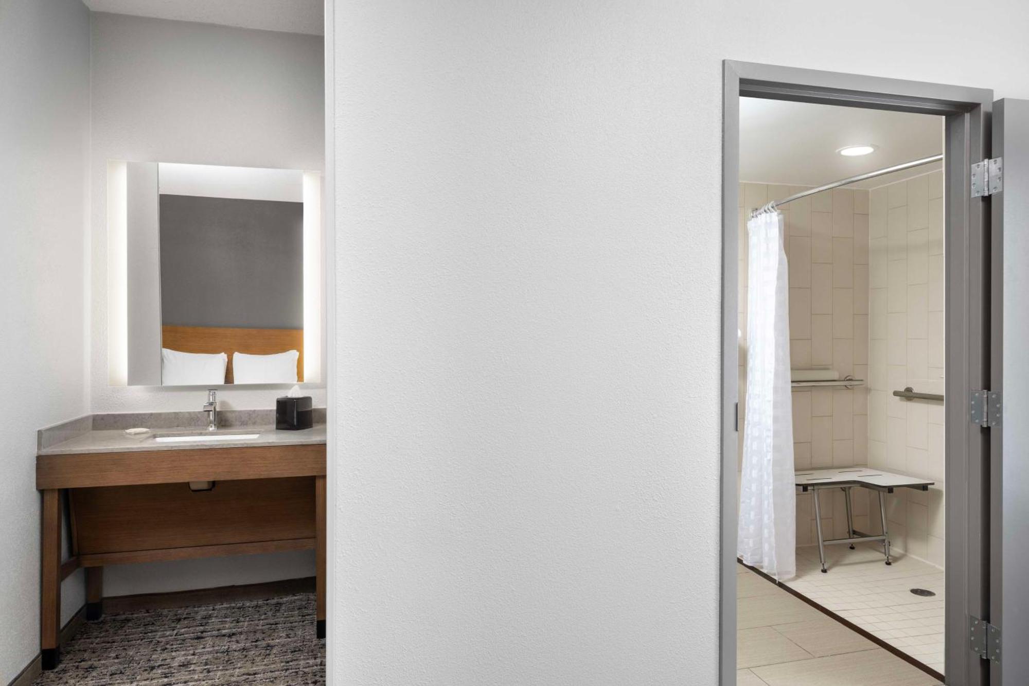 Hyatt Place Dallas North By The Galleria Адисън Екстериор снимка