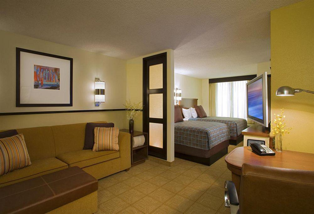 Hyatt Place Dallas North By The Galleria Адисън Стая снимка